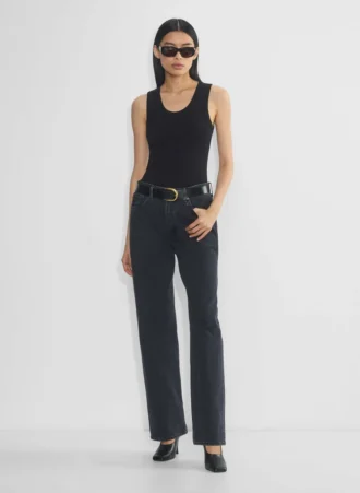 Akzentuierender breiter Ledergürtel aus massivem Messing