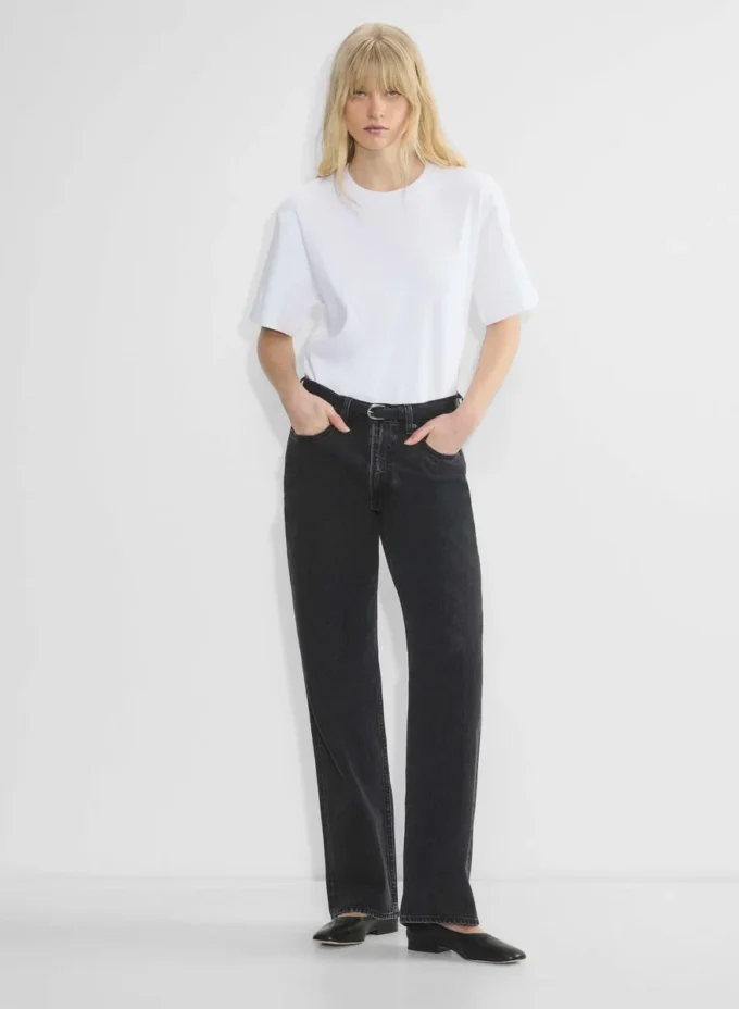 Akzentuierter schmaler Ledergürtel aus massivem Messing