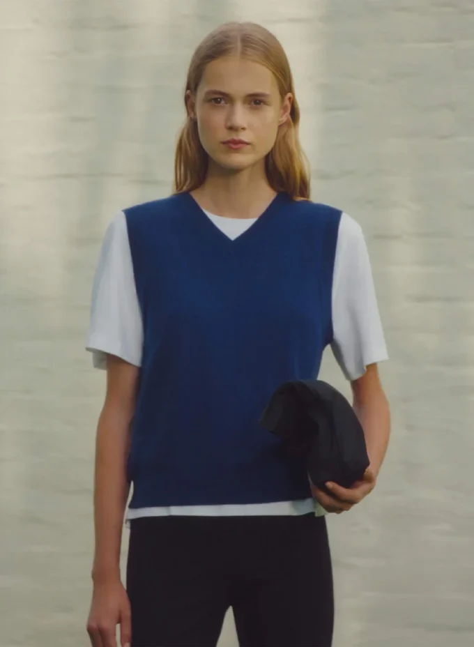 Bare Cashmere V-Ausschnitt-Strickweste