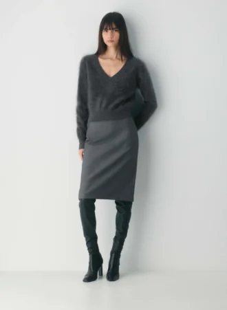 brushed cashmere shrunken v neck sweater 1 330x451 - Brushed Cashmere Shrunken V-neck Sweater