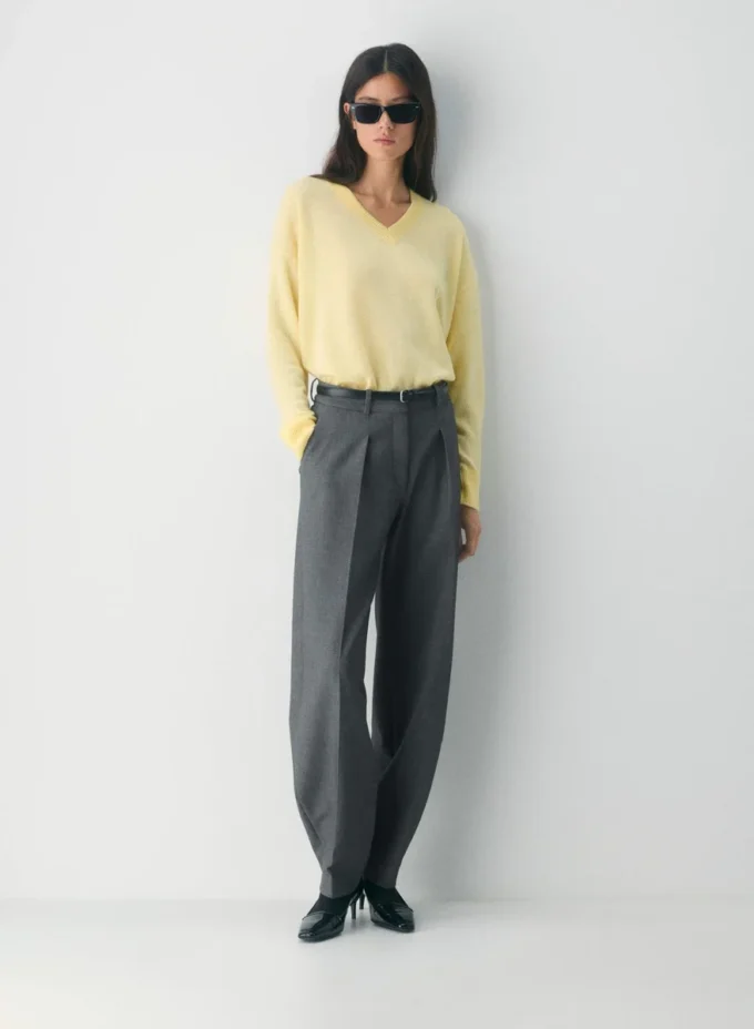 Feather Cashmere Lockerer Pullover mit V-Ausschnitt