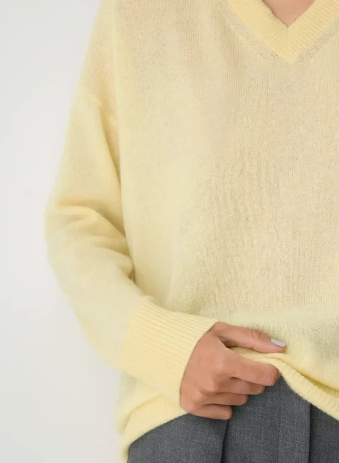 Feather Cashmere Lockerer Pullover mit V-Ausschnitt