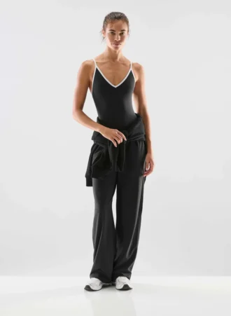 LIFE Essential Bodysuit mit V-Ausschnitt