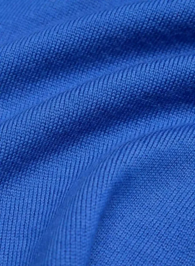 V-Ausschnitt-Strickjacke aus Bare Merino-Wolle V-Ausschnitt-Strickjacke aus Bare Merino-Wolle