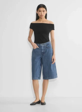 Werbung Denim-Shorts unterhalb des Knies