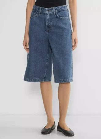 Werbung Denim-Shorts unterhalb des Knies